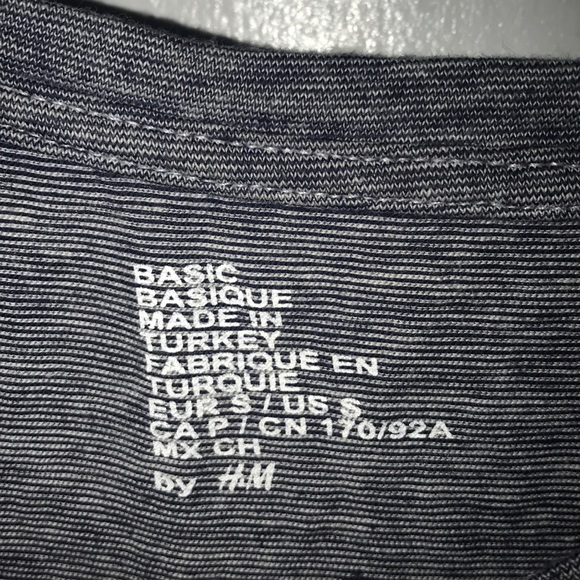 H&M basics Tee - Picture 2 of 4
